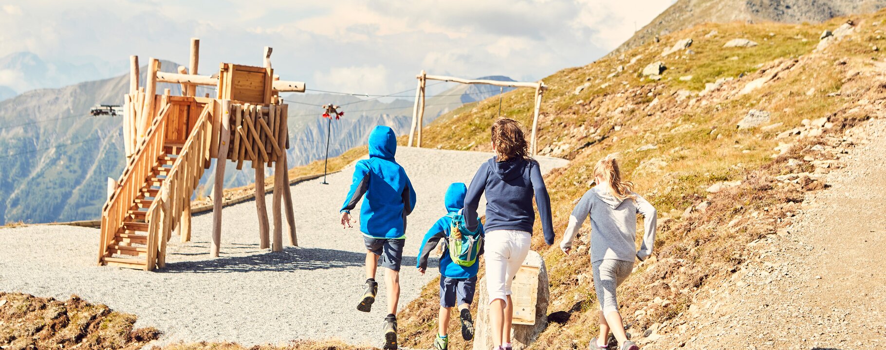 Spielstation auf dem Goldener Mann-Weg in Fiss