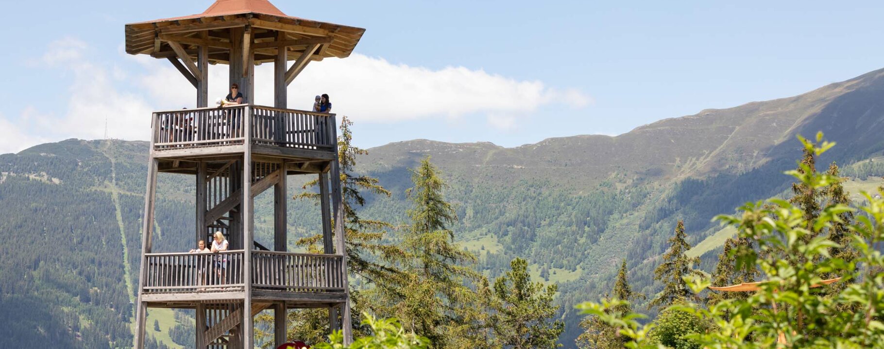 Der 12 Meter hohe Wodeturm bietet einen Blick ins Kaunertal, Inntal und nach Fließ | © Andreas Kirschner 