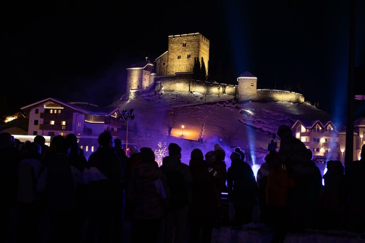 Burg Laudegg Ansicht Nacht